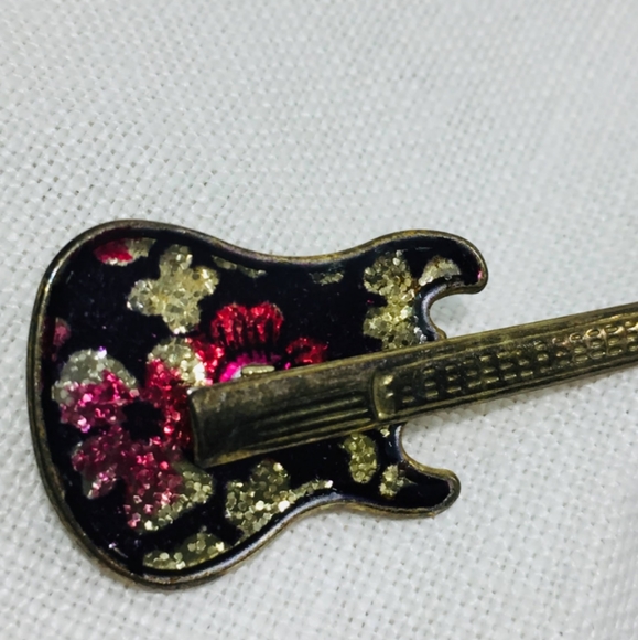 ❌ SOLD ❌Vintage, Guitar Brooch circa 1979. - Picture 3 of 9